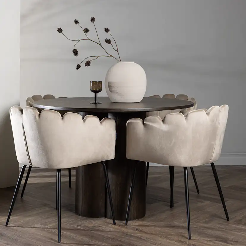 Matgrupp Venture Home Olivia Ø 110 cm med 4 Limhamn Stolar Sammet