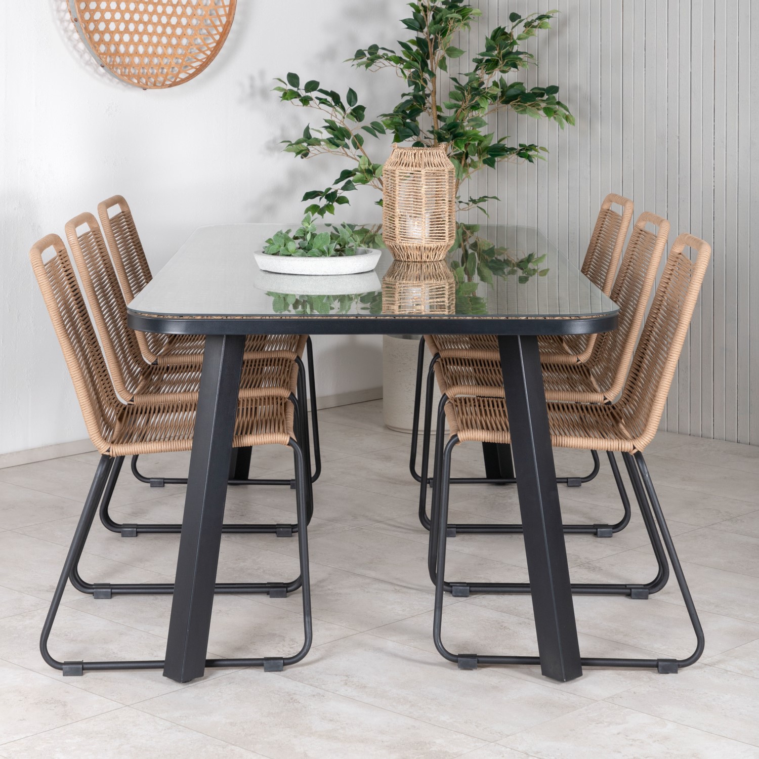 Matgrupp Venture Home Peoria med 6 Leon Stapelbara Matstolar