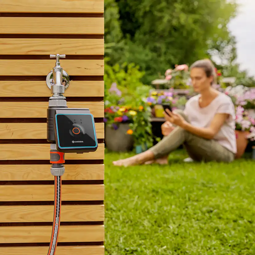 Micro-Drip Gardena Premiumpaket För Pallkrage med Vattenfördelare & Bevattningsdator