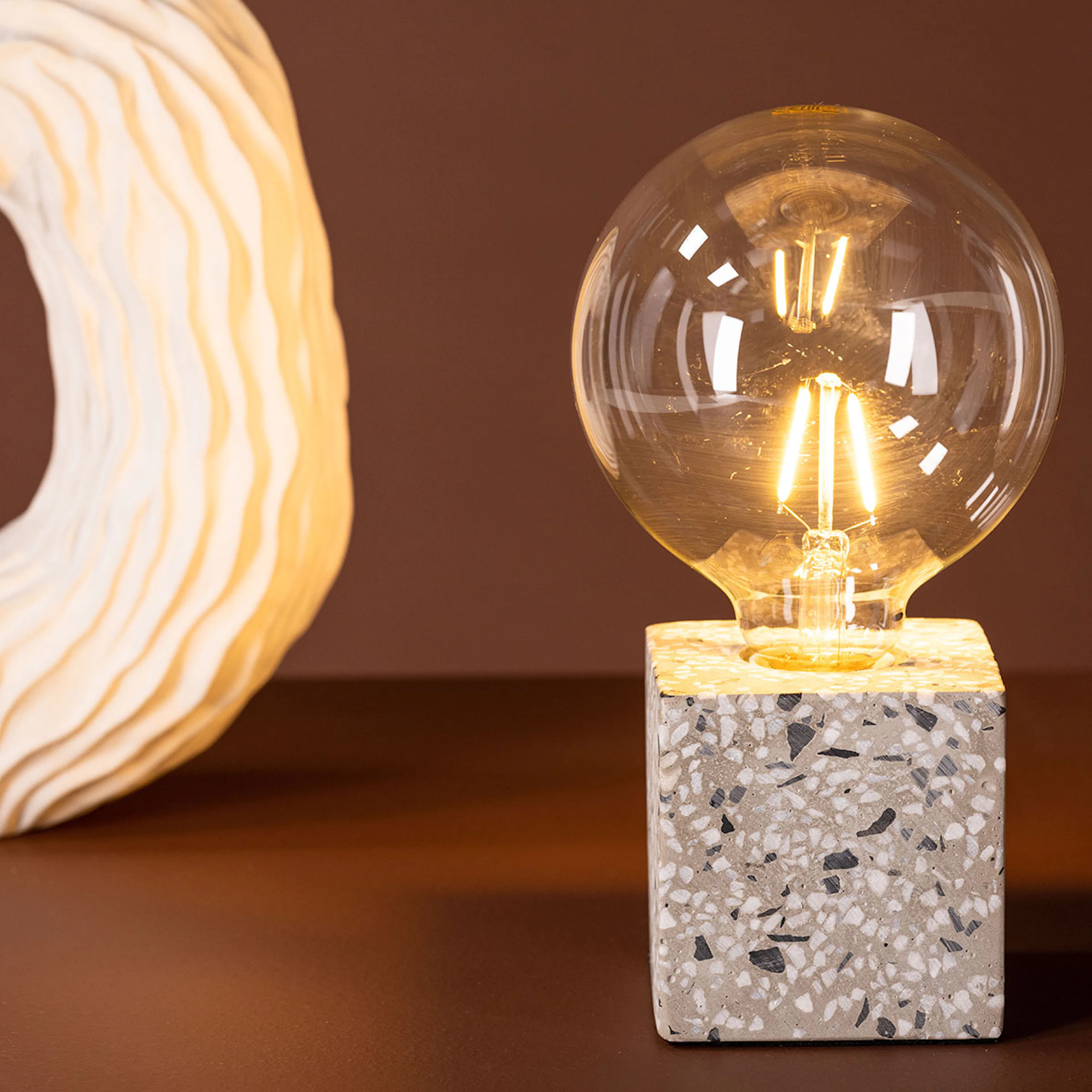 Rilche Table Lamp - White / Clear Glass Vit