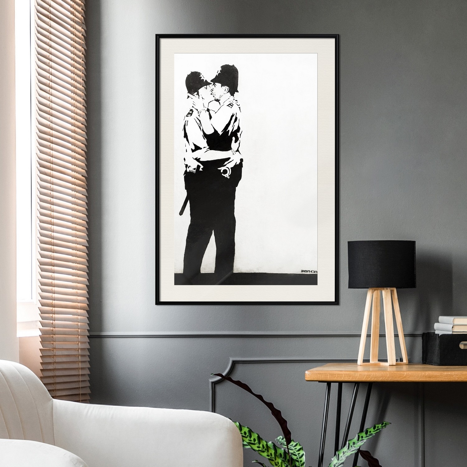 Affisch - Policemen Kissing [Poster] 30x45 Svart ram med passepartout, 30x45 cm