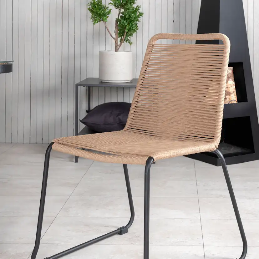 Matgrupp Venture Home Peoria med 6 Leon Stapelbara Matstolar