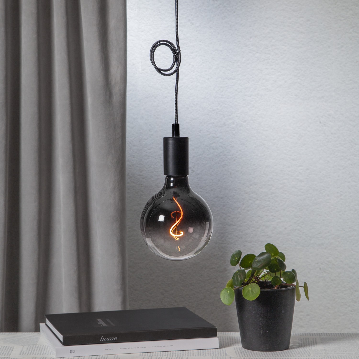 LED-Lampa Star Trading ColourMix E27 G125