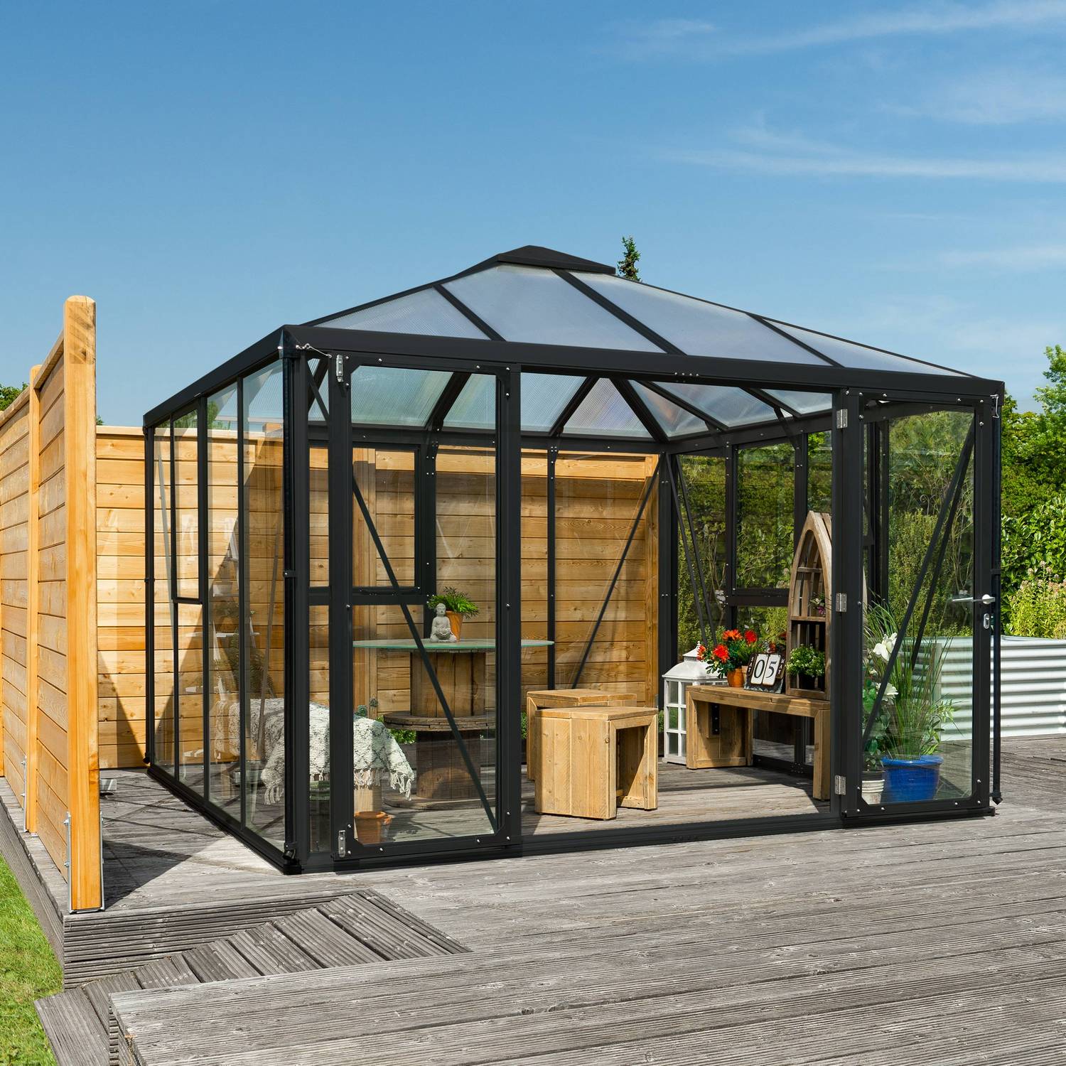 Växthus Vitavia Fortuna Svart Aluminiumstomme med UV-Skyddade Polykarbonatfönster & Härdat Glas, 10,2 m²