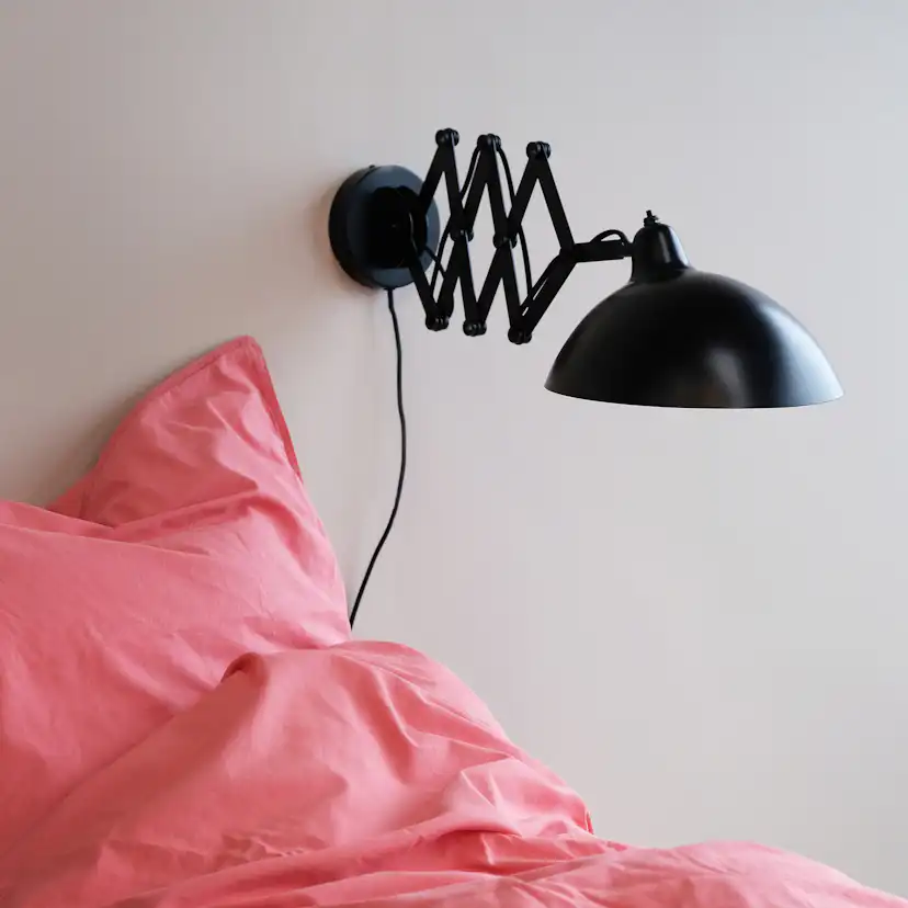 Vägglampa Dyberg Larsen Futura med Vikarm