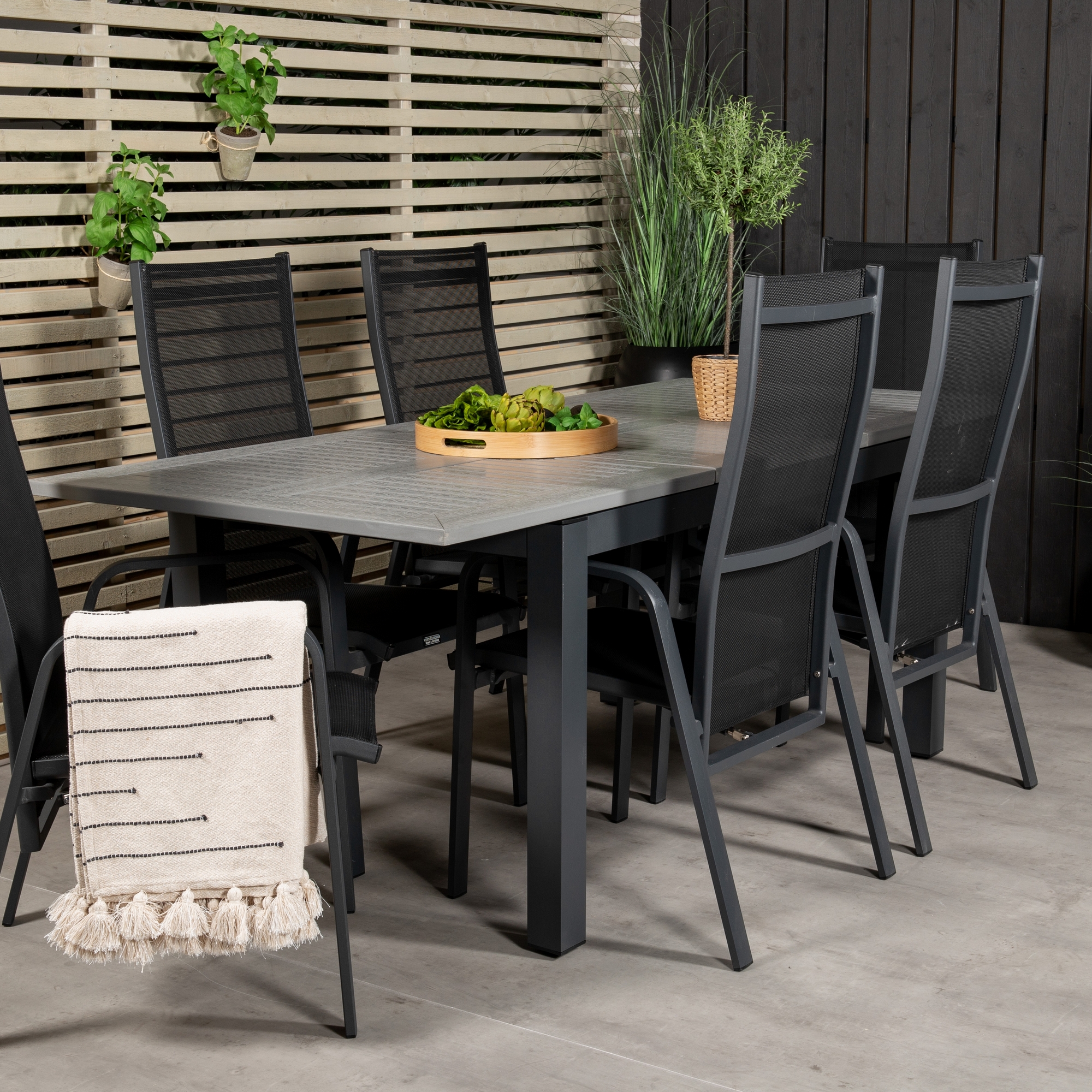 Albany Dining Table 160/240*100 - Svart Alu / Grey Aintwood+ Svart/Grå