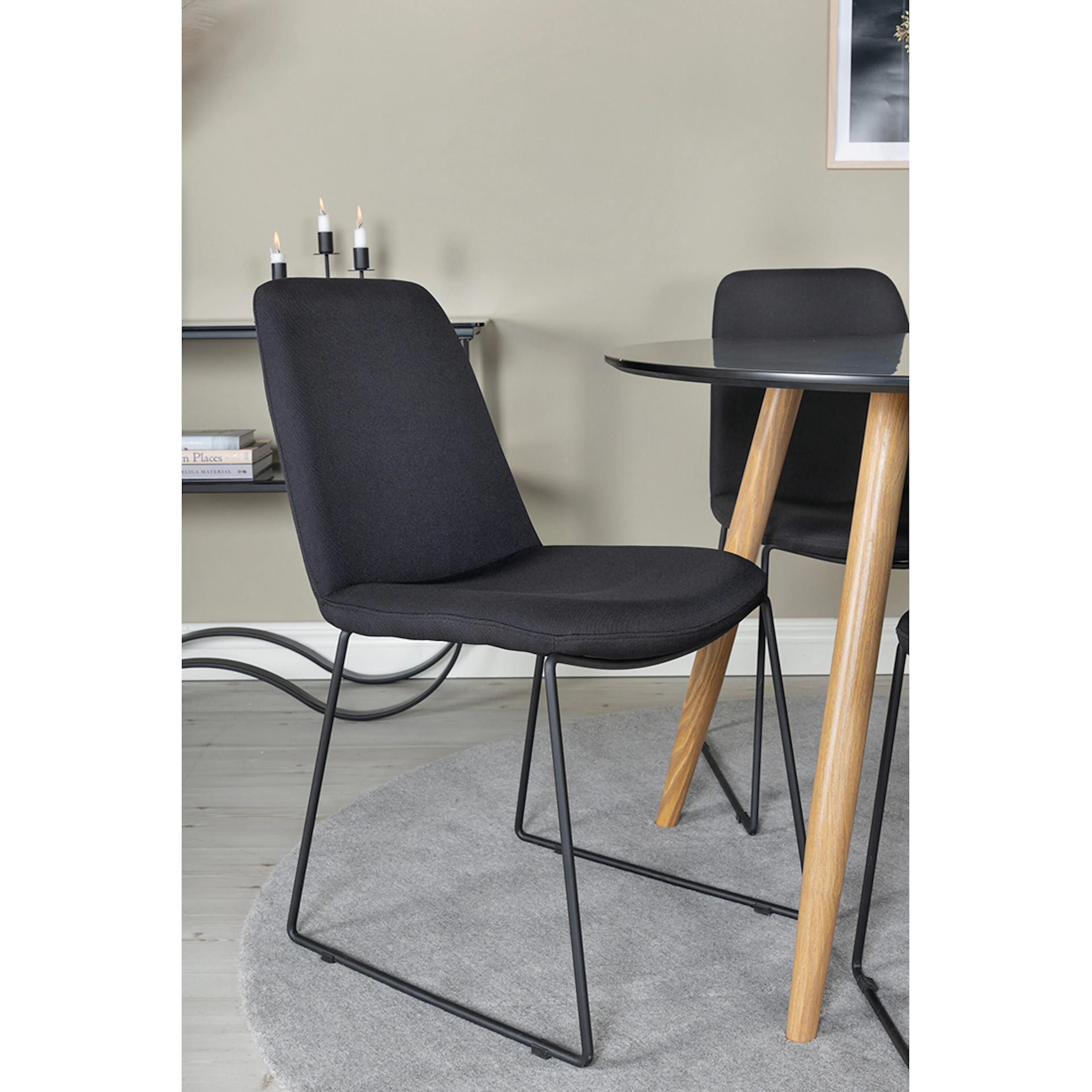 Matgrupp Venture Home Plaza Ø100 cm med 4st Muce Matstolar