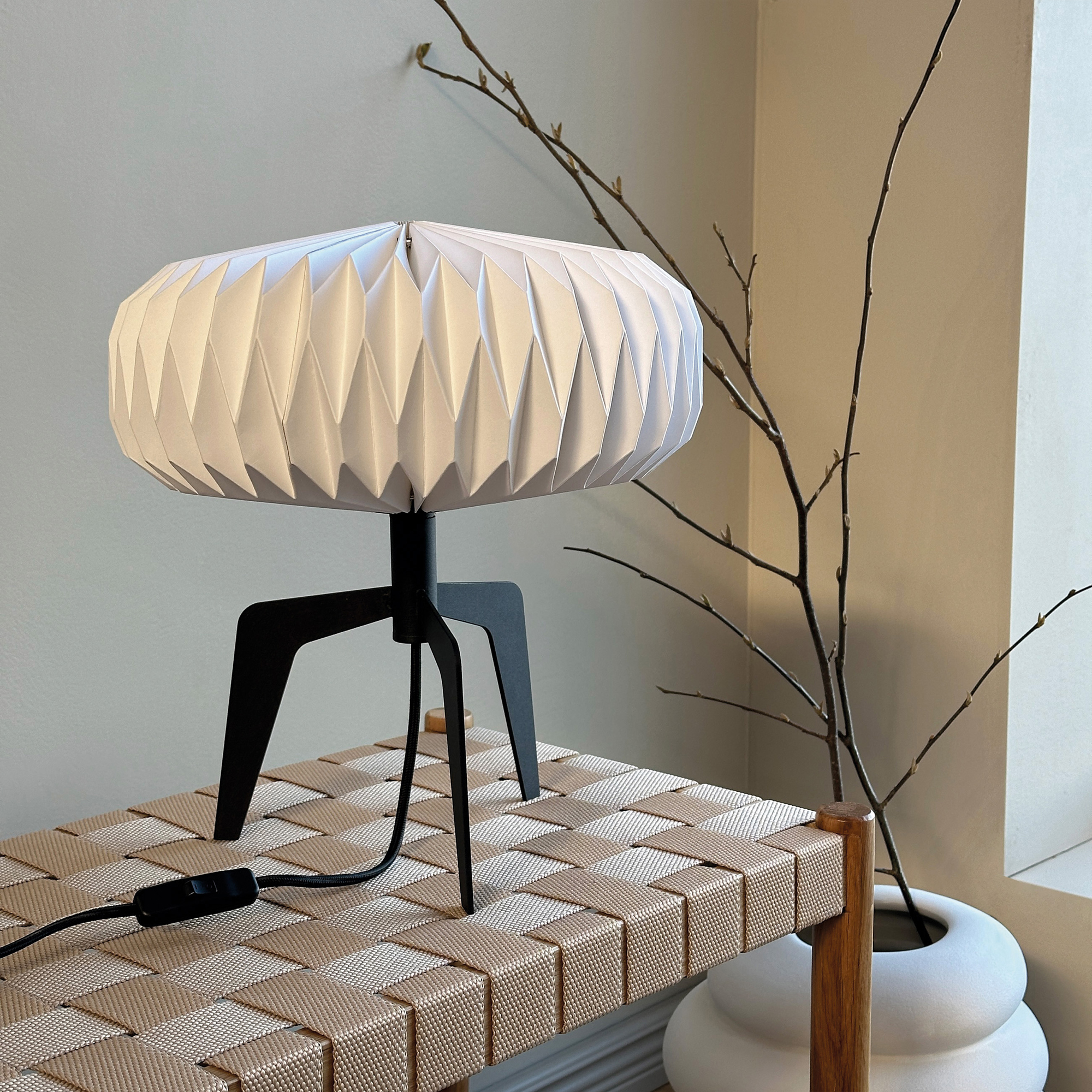 Bordslampa Dyberg Larsen Ventnor med Papperskärm