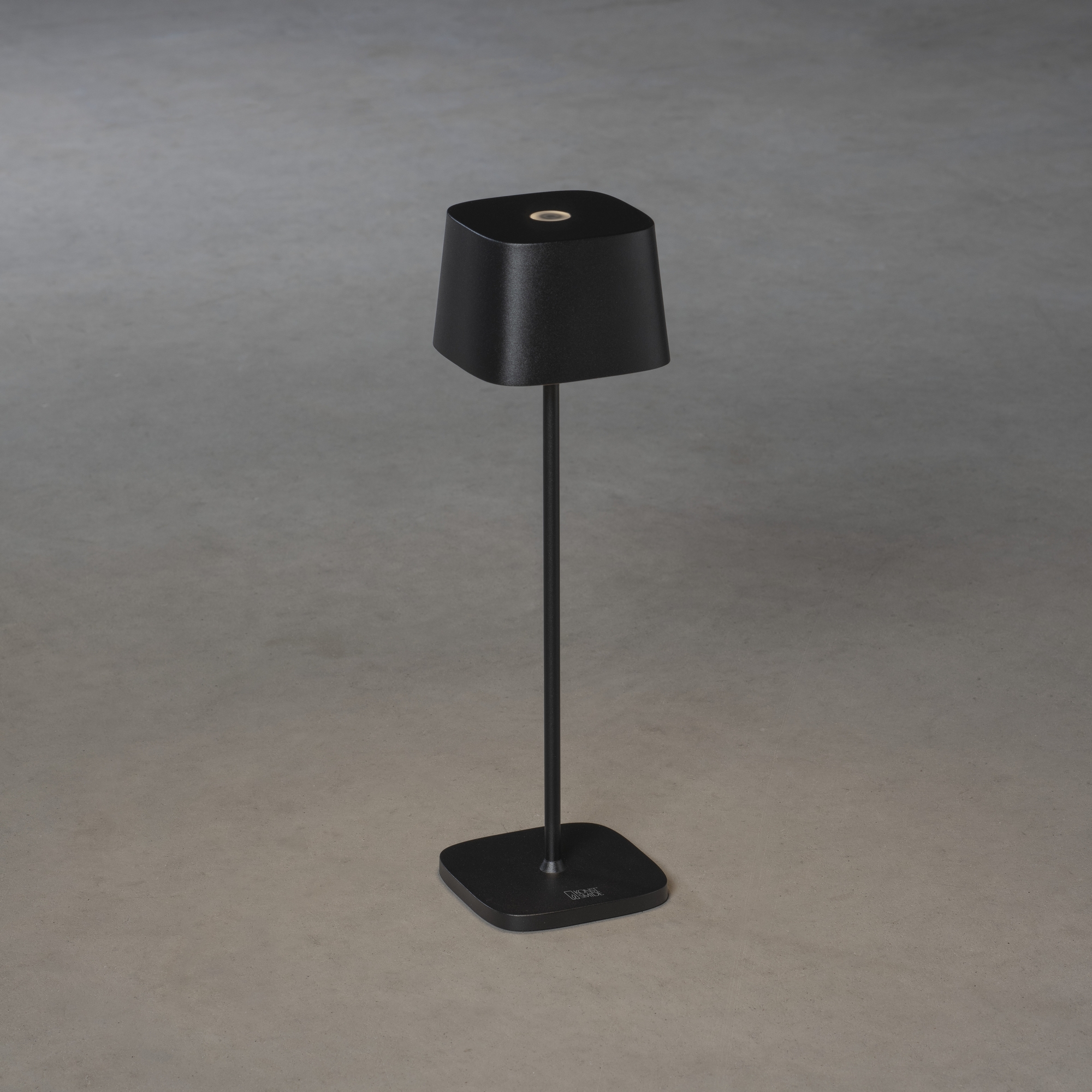 Capri bordslampa svart USB Svart