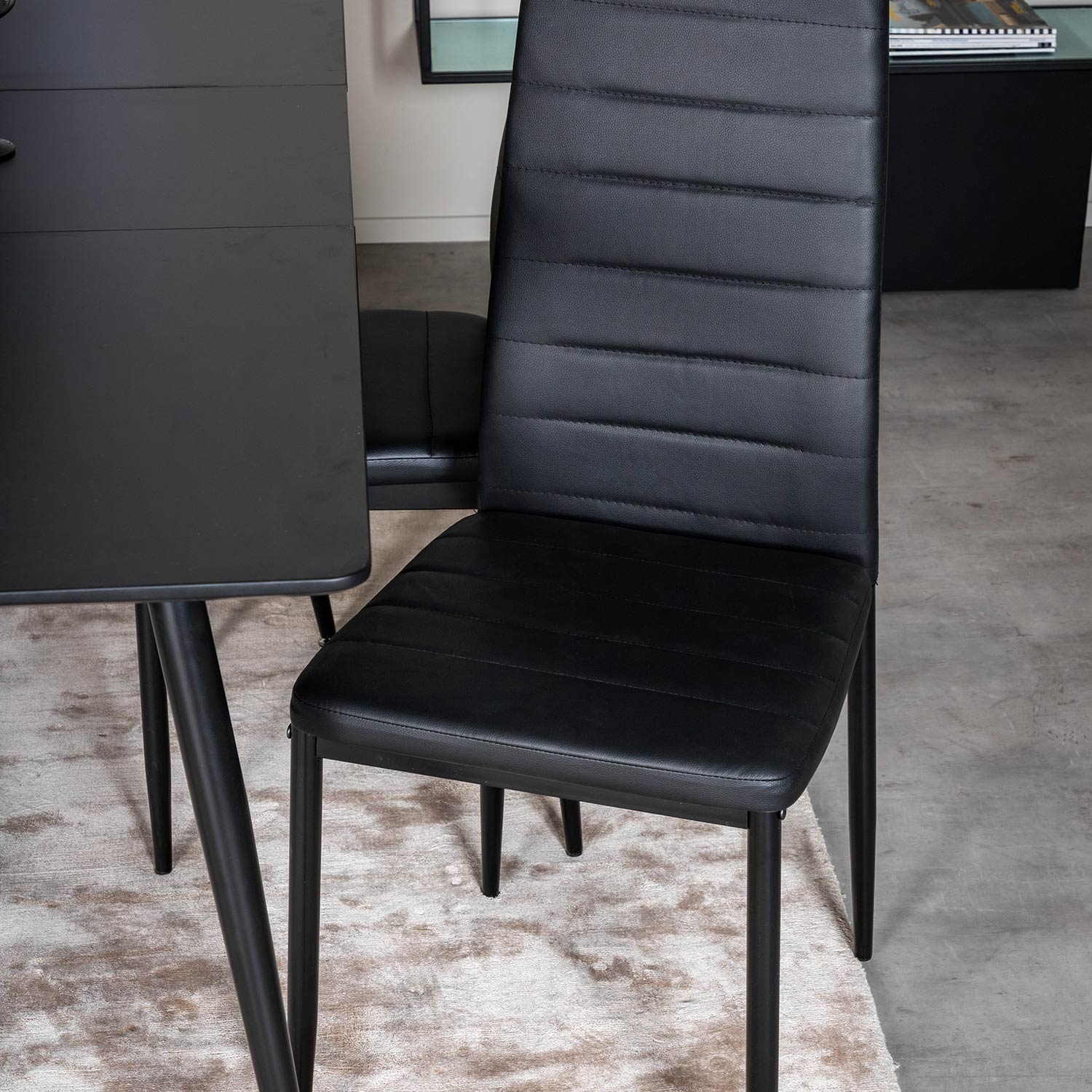 Matgrupp Venture Home Silvia med Iläggsskiva och 4 Sly Stolar