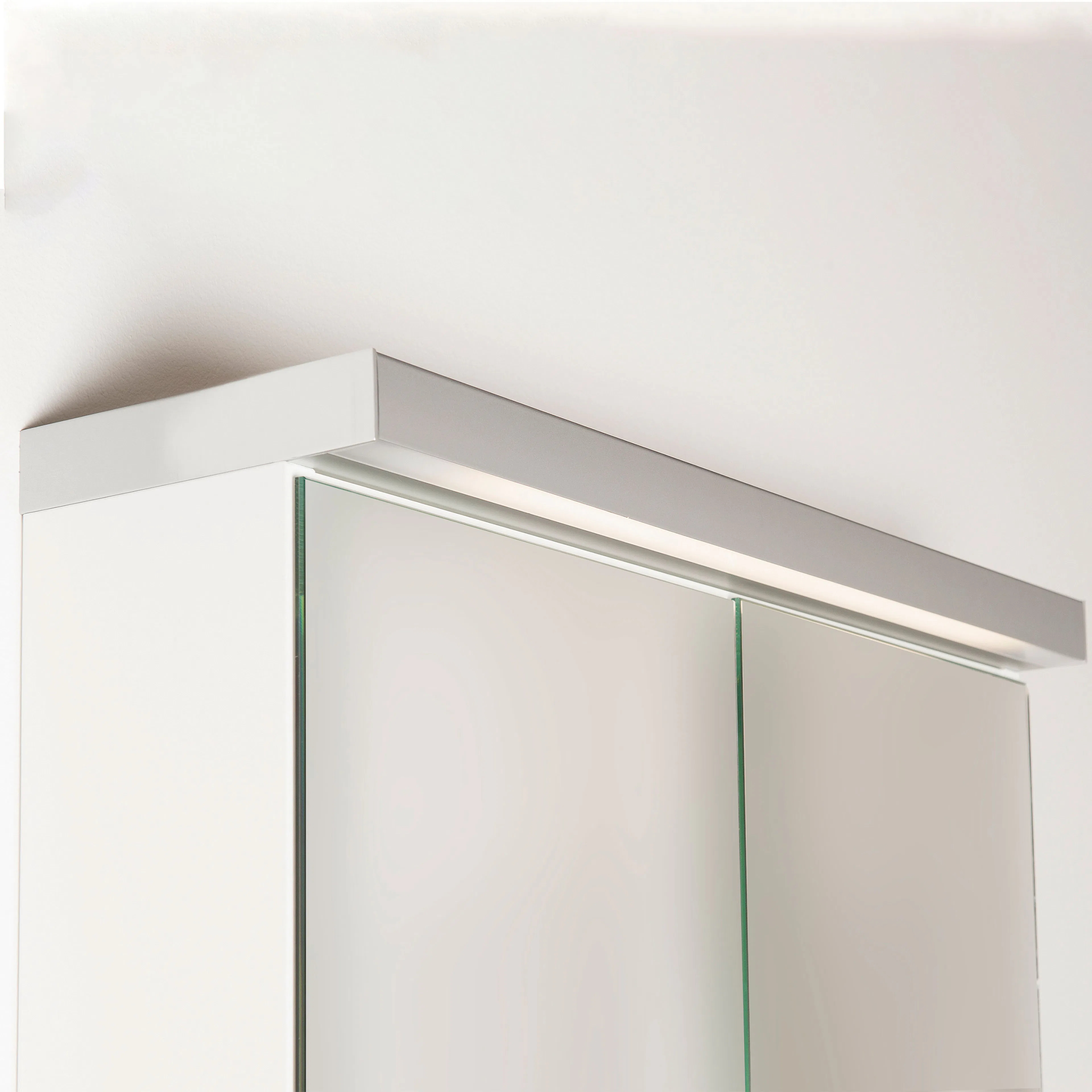 Belysningsprofil LED Ballingslöv till Spegelskåp