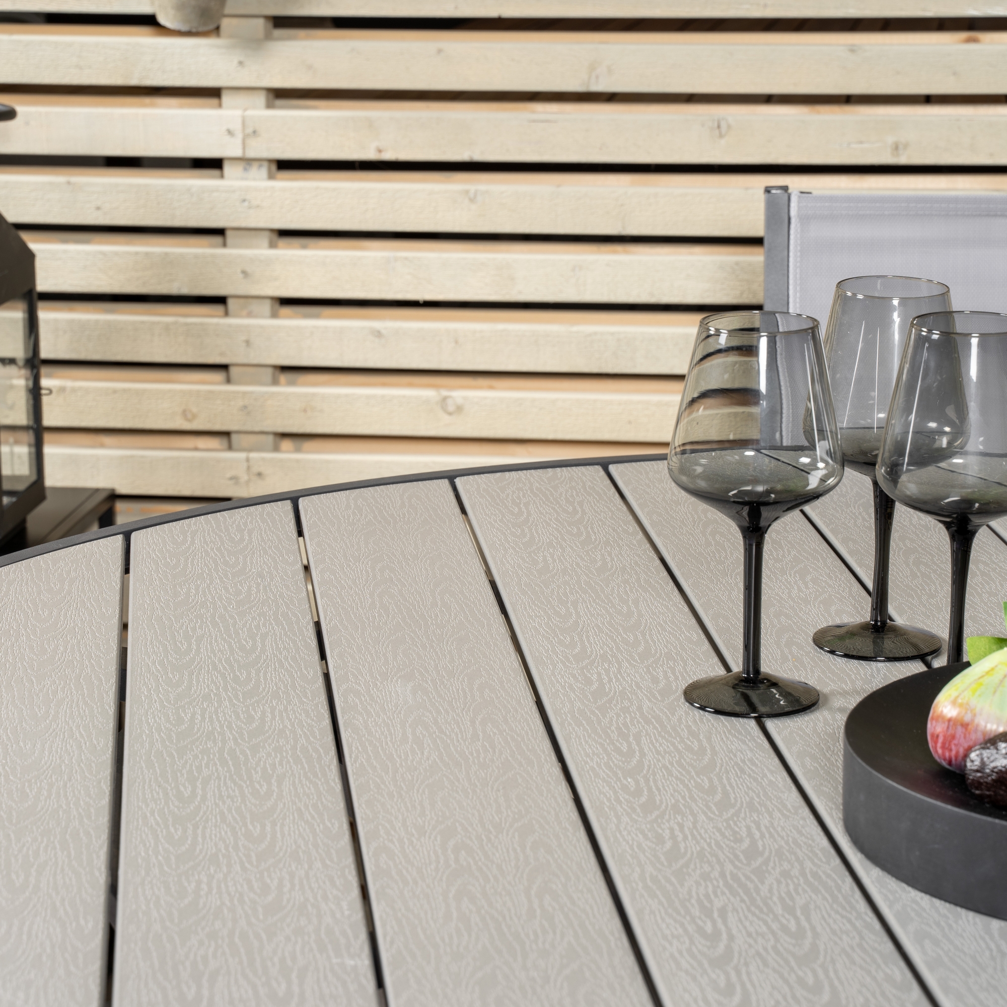 Parma - Table ø 140 - Svart Alu /Grey Aintwood+Copacabana Ar Svart/Grå