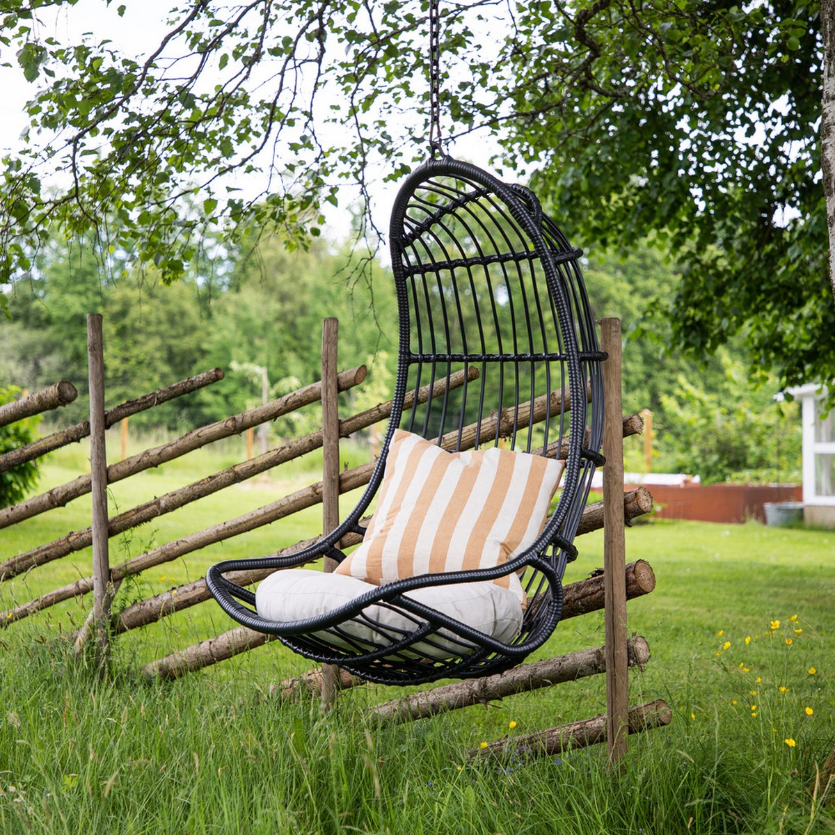 Pulau Hangingchair Rattan Black / Creme Svart