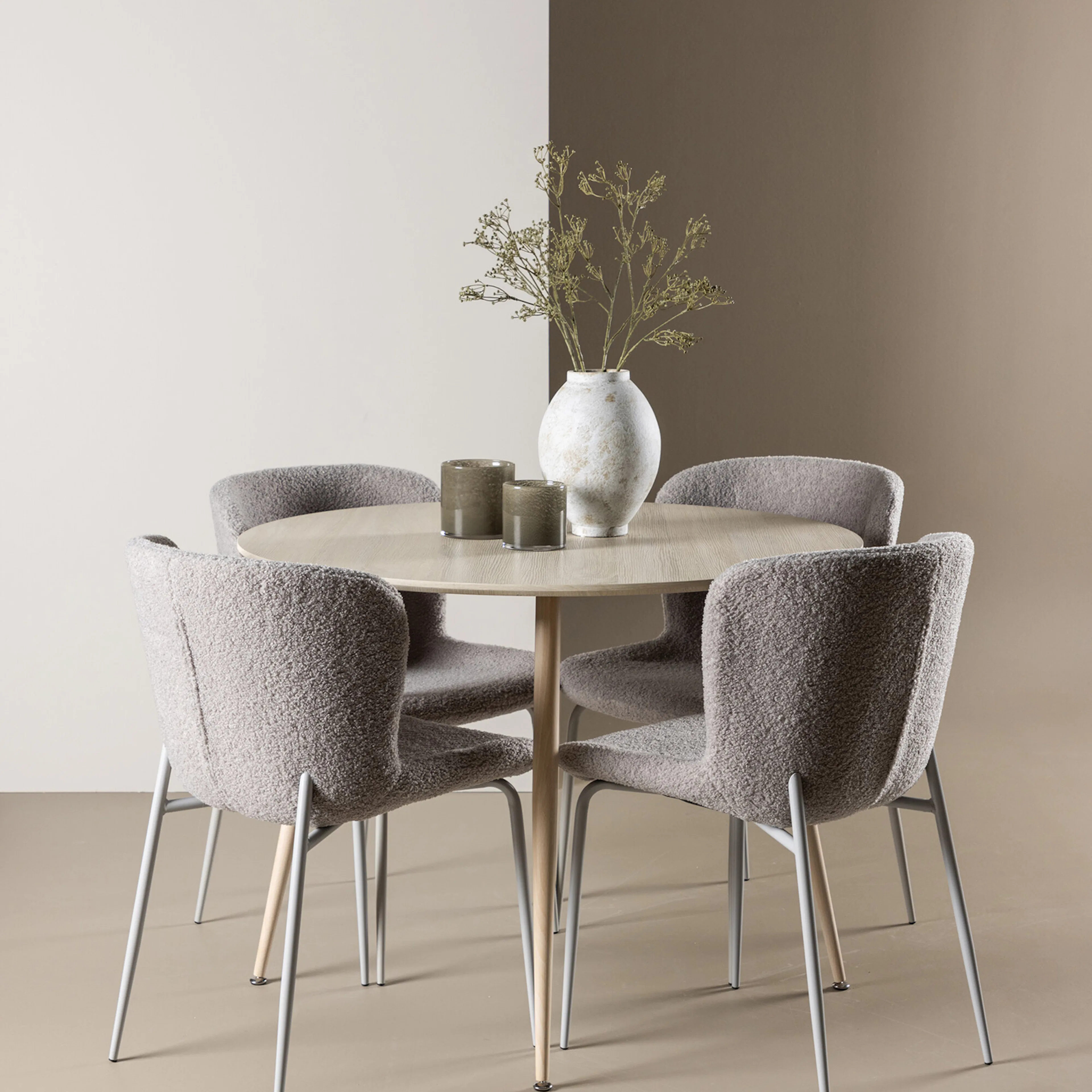 Matgrupp Venture Home Plaza Ø100 med 4 st Modesto Stolar