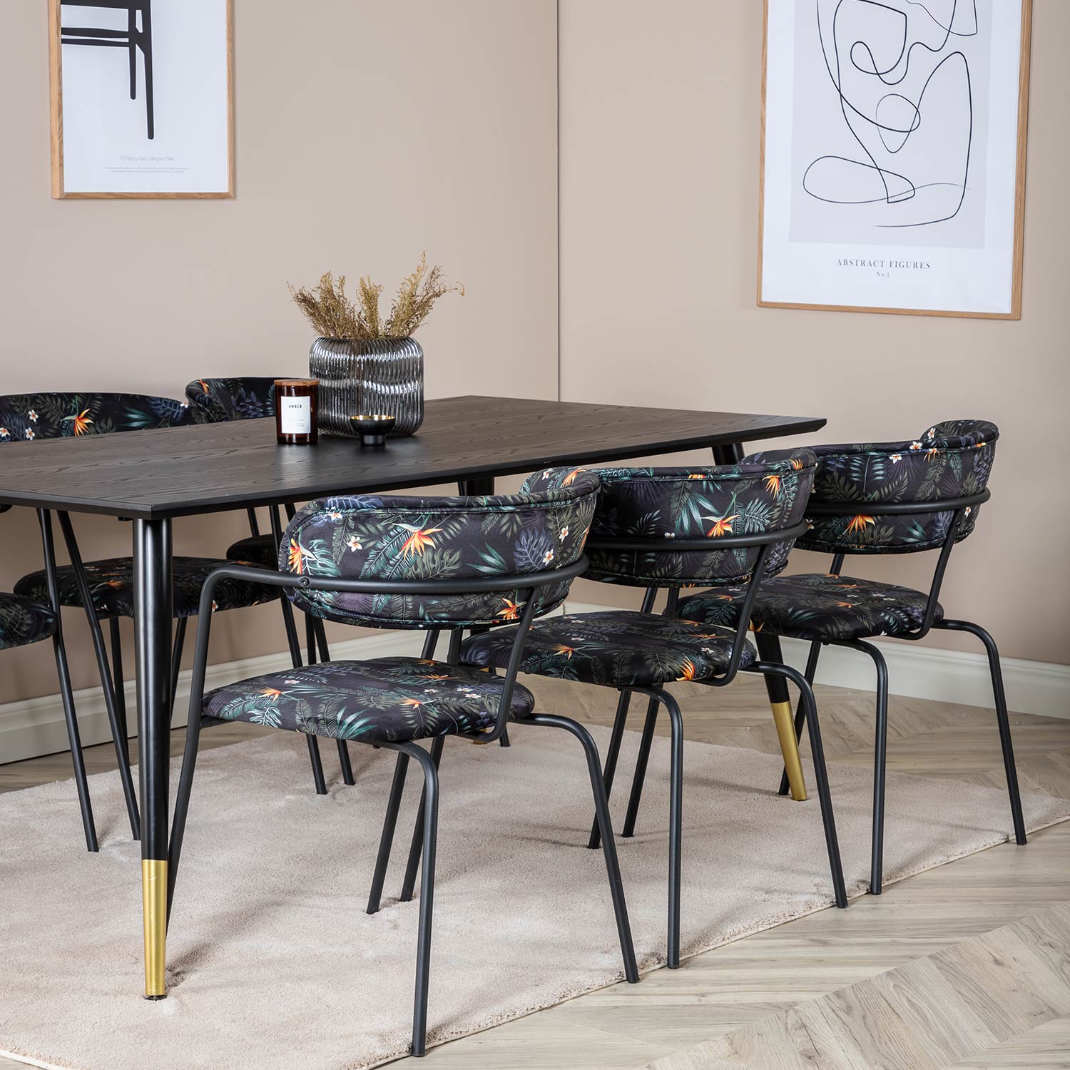 Matgrupp Venture Home Disa med 6 Aris Stolar Polyestertyg