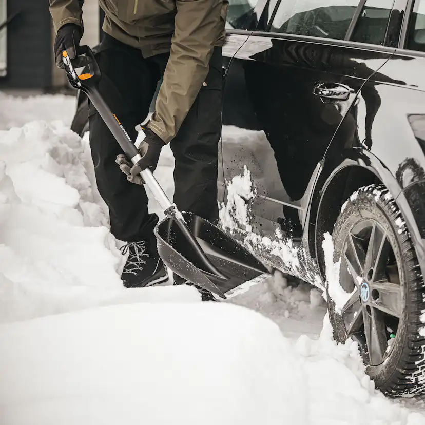 Snöskyffel Fiskars SnowXpert Teleskopisk 79 cm