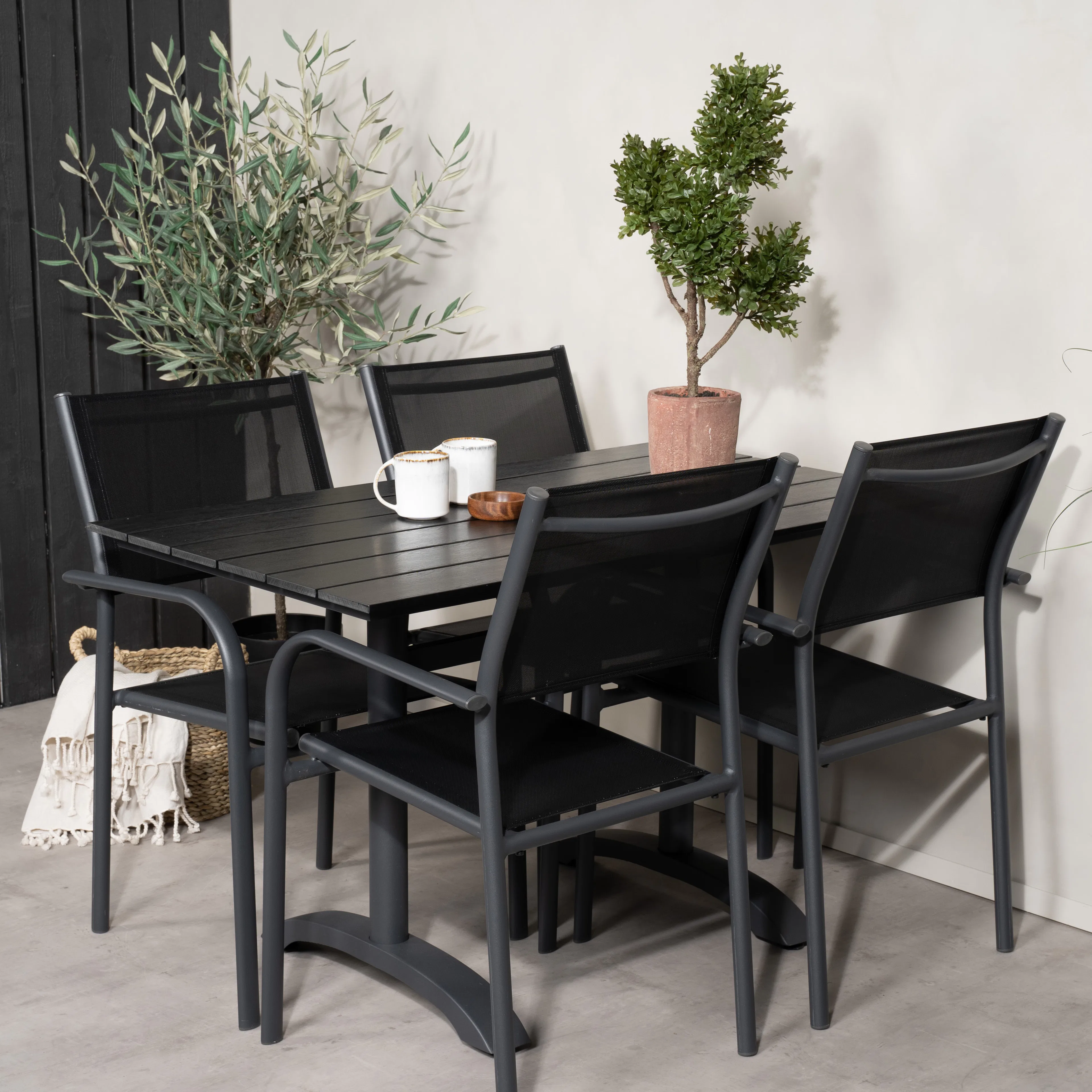 Matgrupp Venture Home Dolly med 4 Matstolar