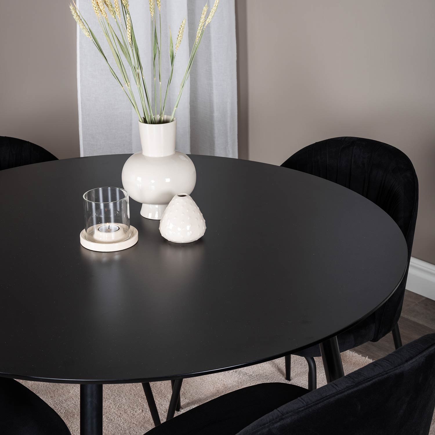 Matgrupp Venture Home Silvia med 4 Wrigley Stolar Runt