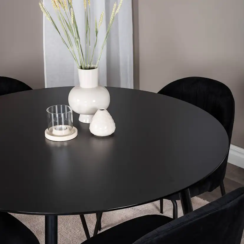 Matgrupp Venture Home Silvia med 4 Wrigley Stolar Runt