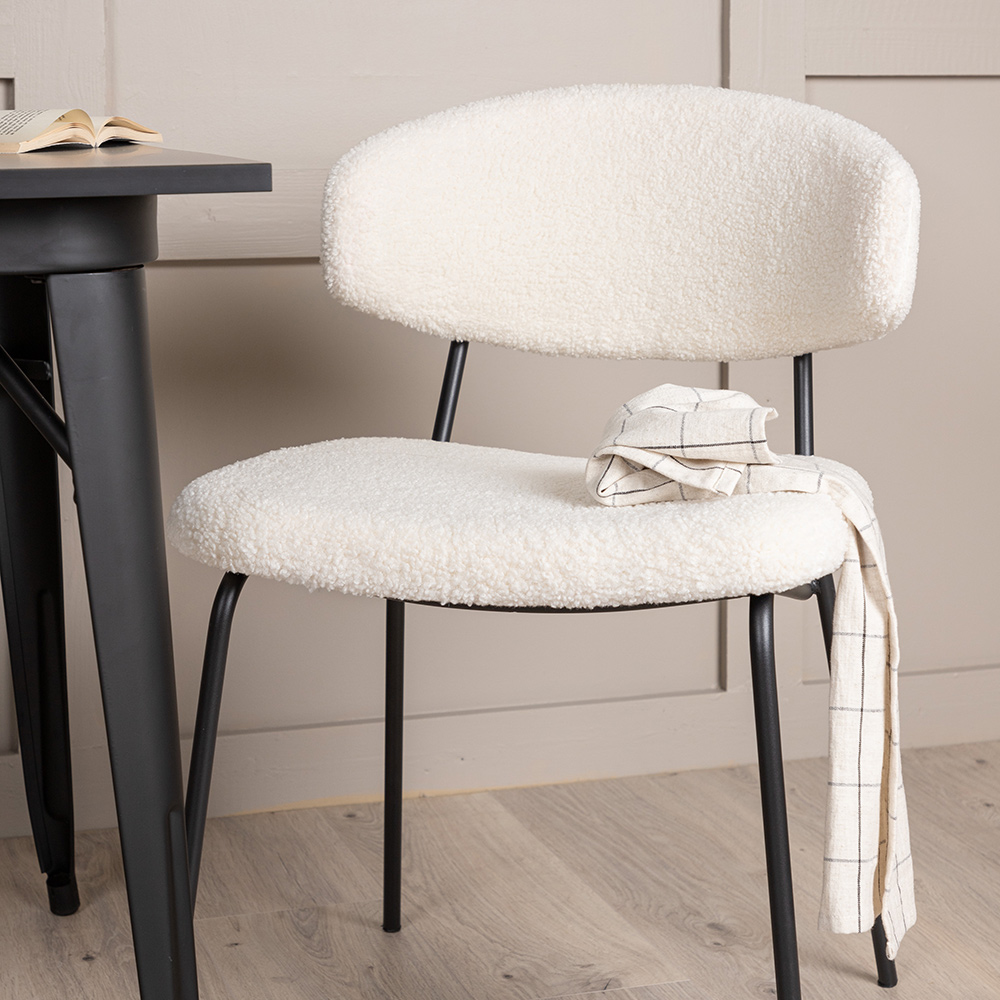 Matgrupp Venture Home Tempe med 2 Chico Stolar