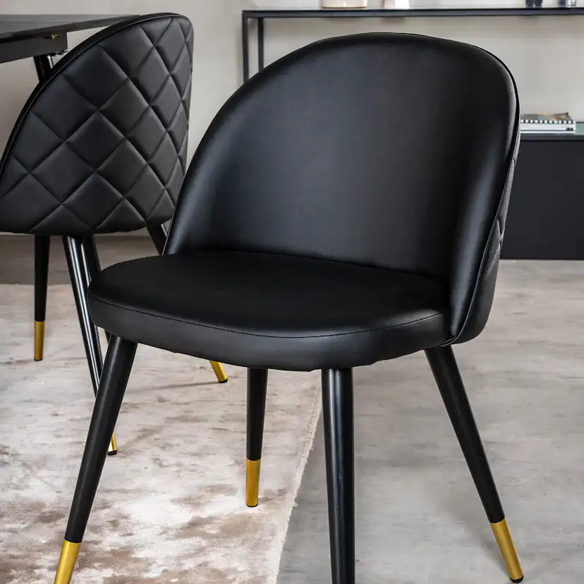 Matgrupp Venture Home Silvia med Iläggsskiva och 4 Valentina Stolar Konstläder