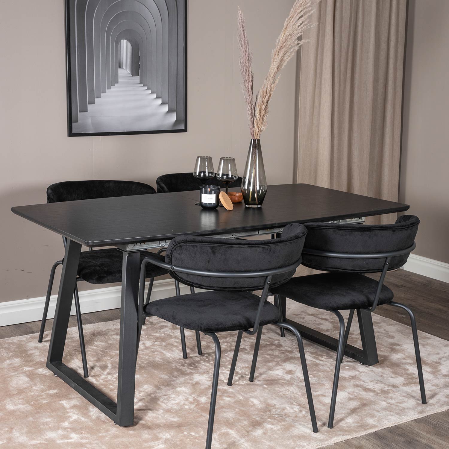 Inca Extentiontable-Black top/Arrow armchair-Black Velvet_4 Svart/Svart