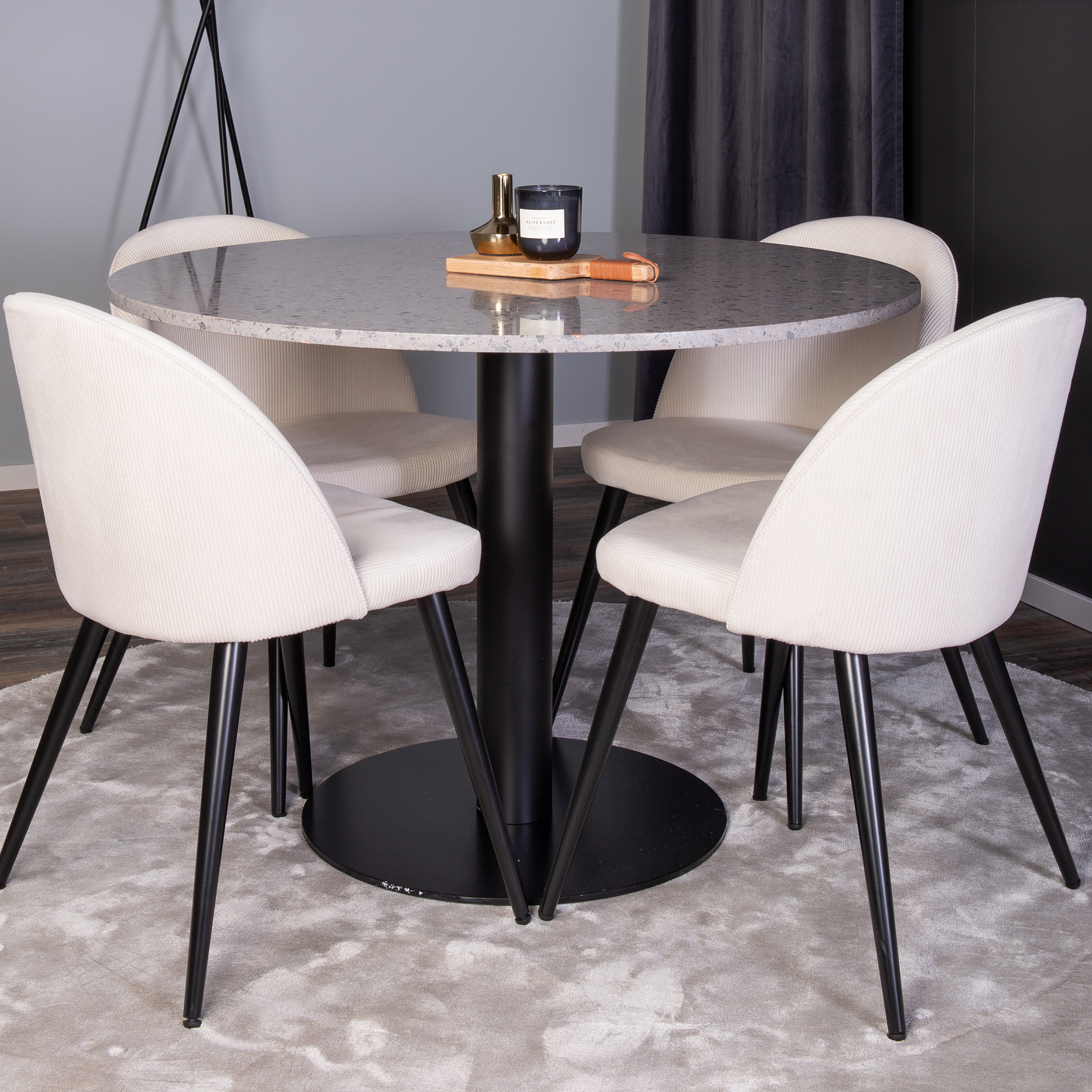 Matgrupp Venture Home Roxanna med 4 Valentina Stolar Manchester