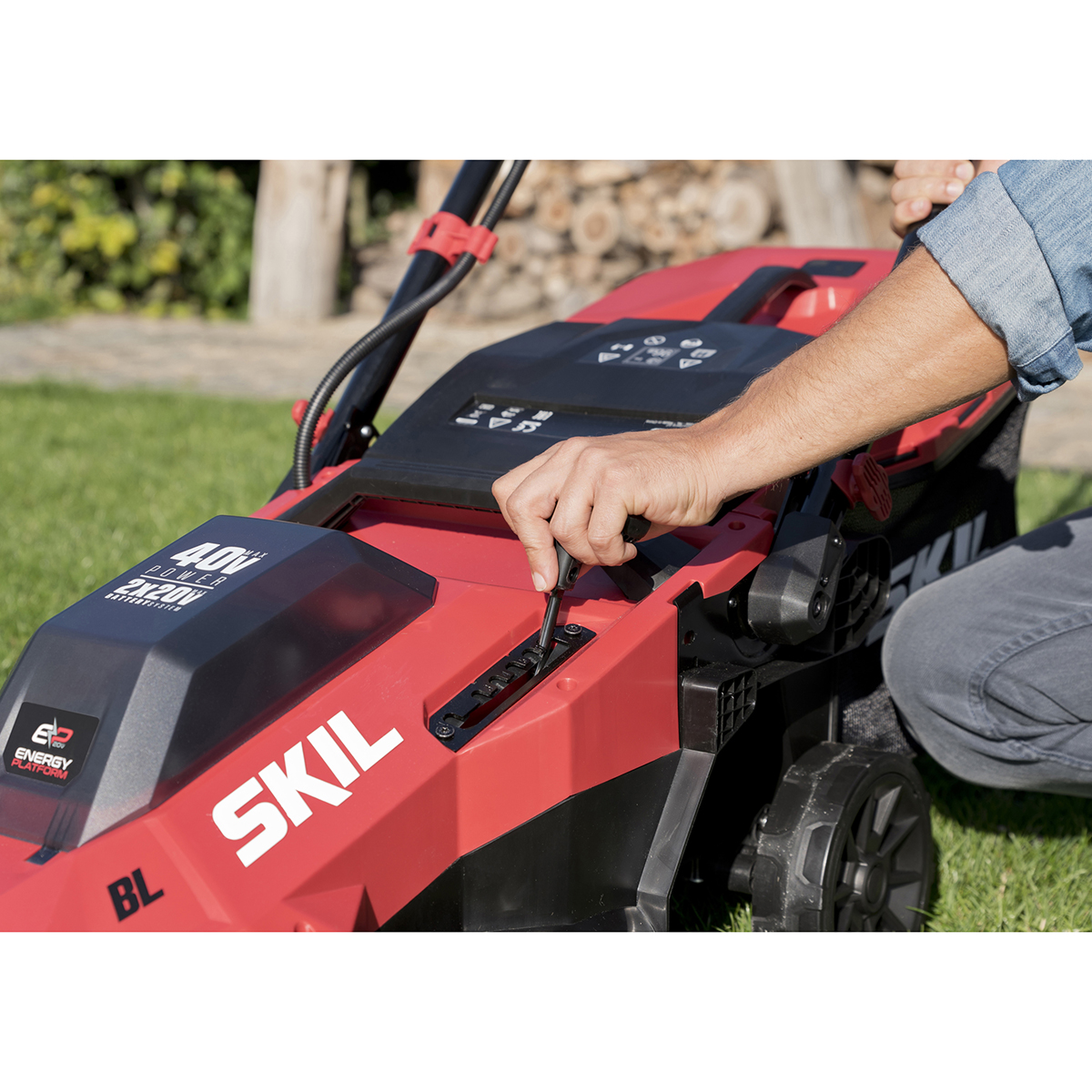 Gräsklippare SKIL 0140 CAA Kolborstfri Batteridriven