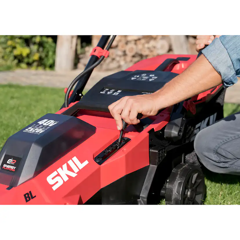 Gräsklippare SKIL 0140 CAA Kolborstfri Batteridriven