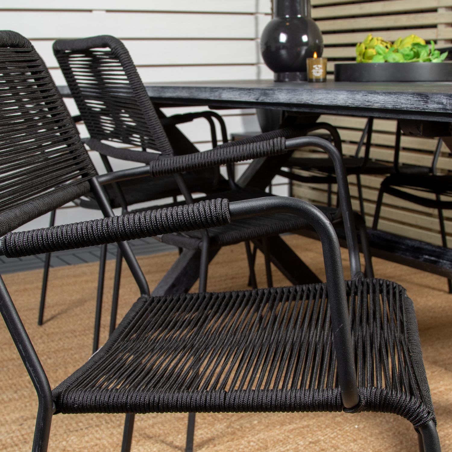 Rives Dining Table 200*100cm - Black Acacia+Lindos Armchair Svart/Svart