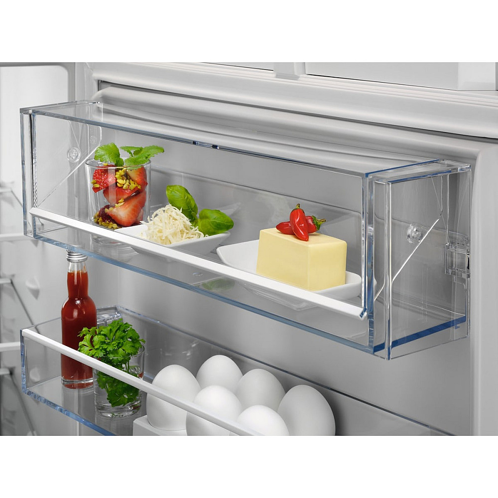 Integrerad Kyl & Frys AEG TSC7G181ES med TwinTech No Frost och DynamicAir Teknik