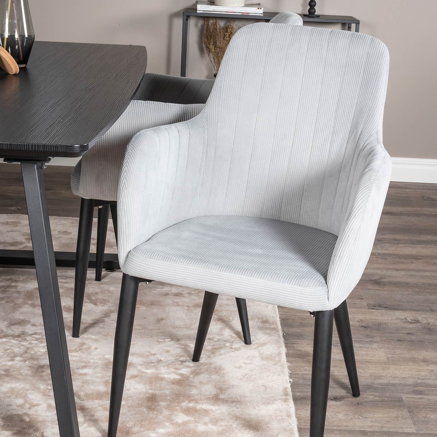 Matgrupp Venture Home Ina med 4 Corina Stolar Manchester