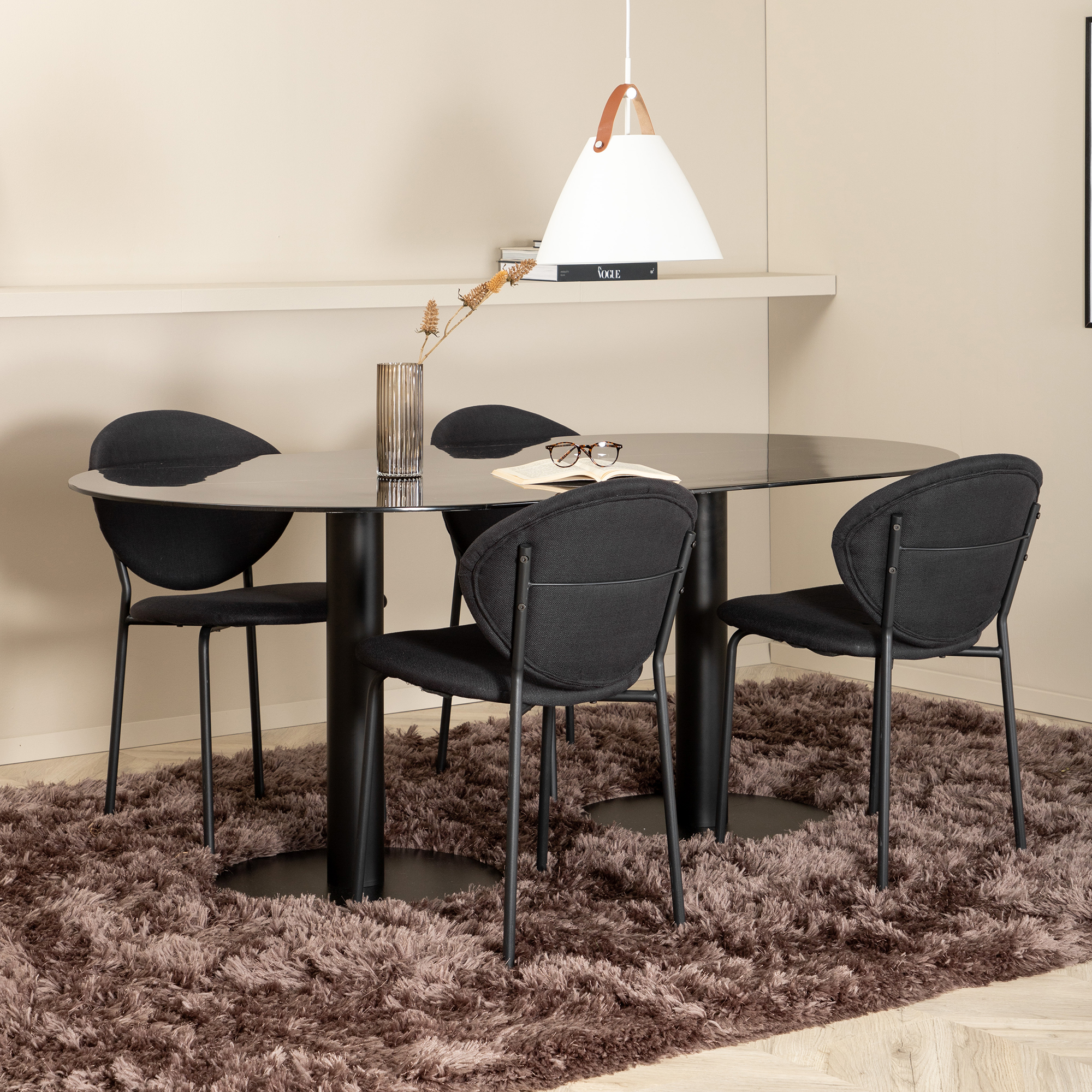 Matgrupp Venture Home Oslo med 4 Valor Stolar