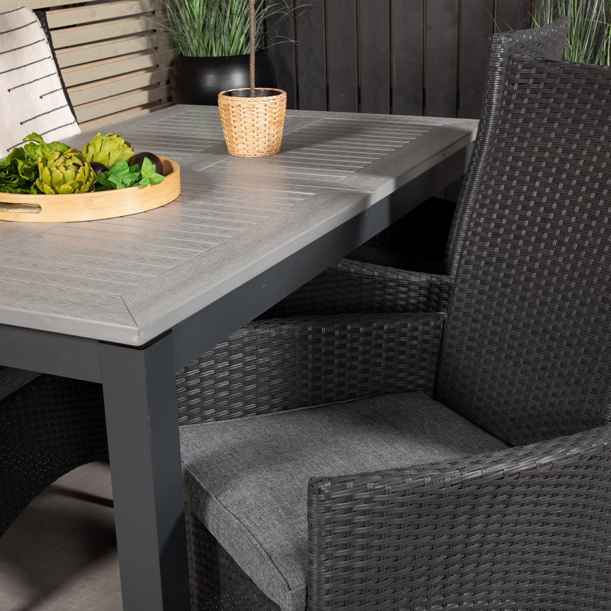 Albany Dining Table 160/240*100 - Svart Alu / Grey Aintwood+ Svart/Grå