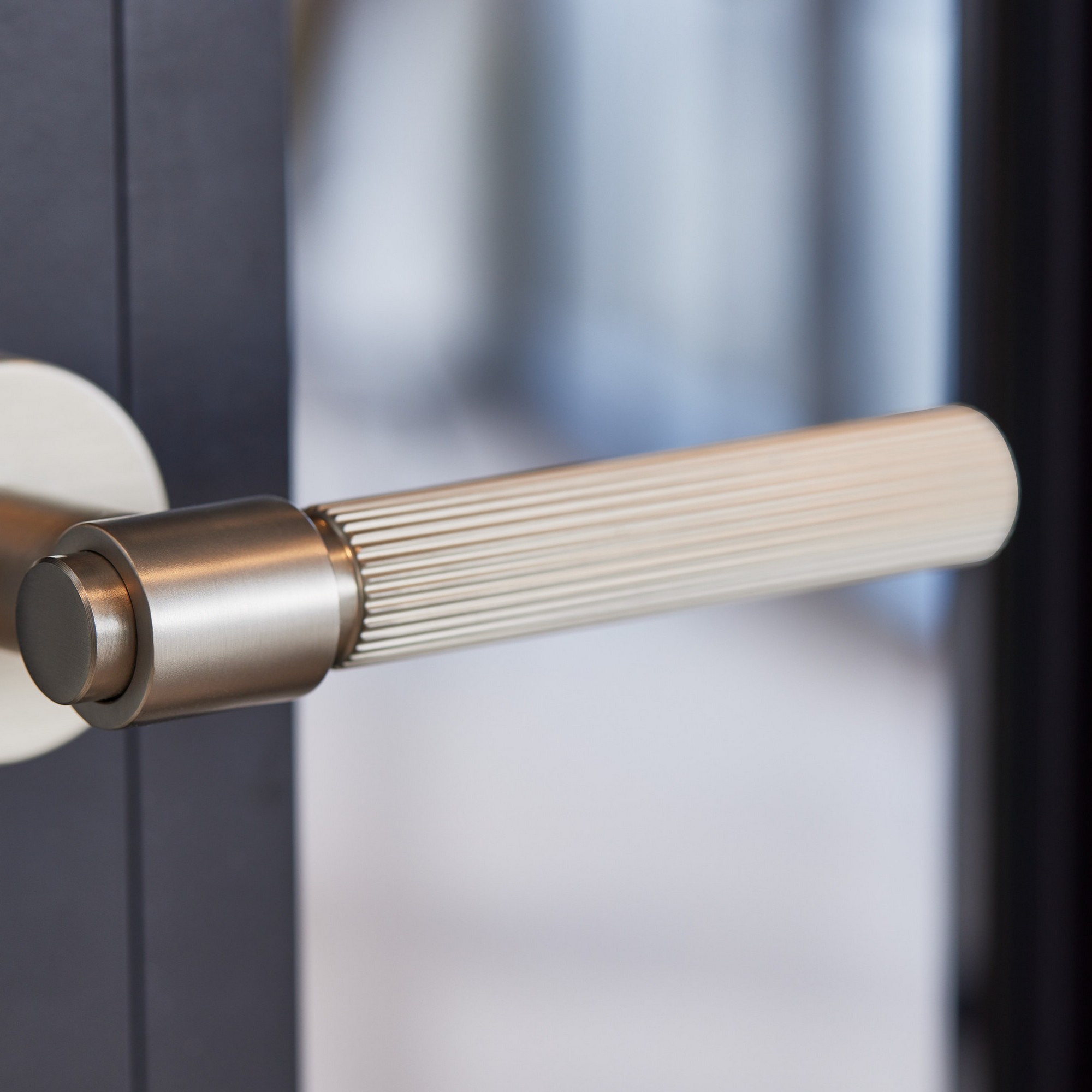 Dörrhandtag Beslag Design Helix 200 Stripe Modul Komplett