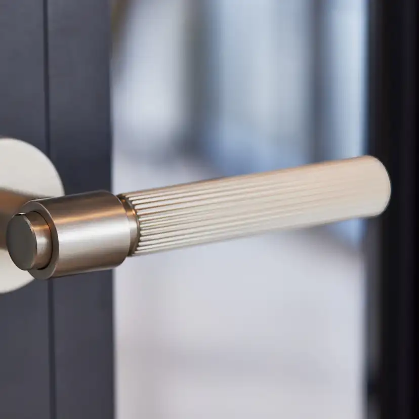 Dörrhandtag Beslag Design Helix 200 Stripe Modul Komplett