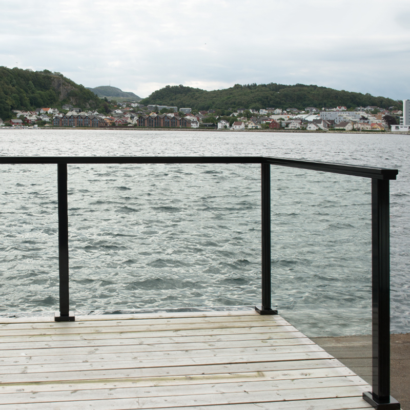 Glas Novoroom Laminerat till Aluminiumräcke