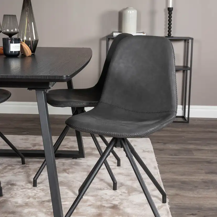 Matgrupp Venture Home Ina med 4 Pobbie Stolar Konstläder