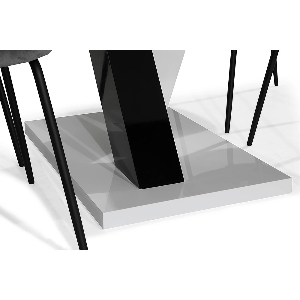 Matgrupp In Living Cesi 140 med 4 Felipe Stolar Sammet