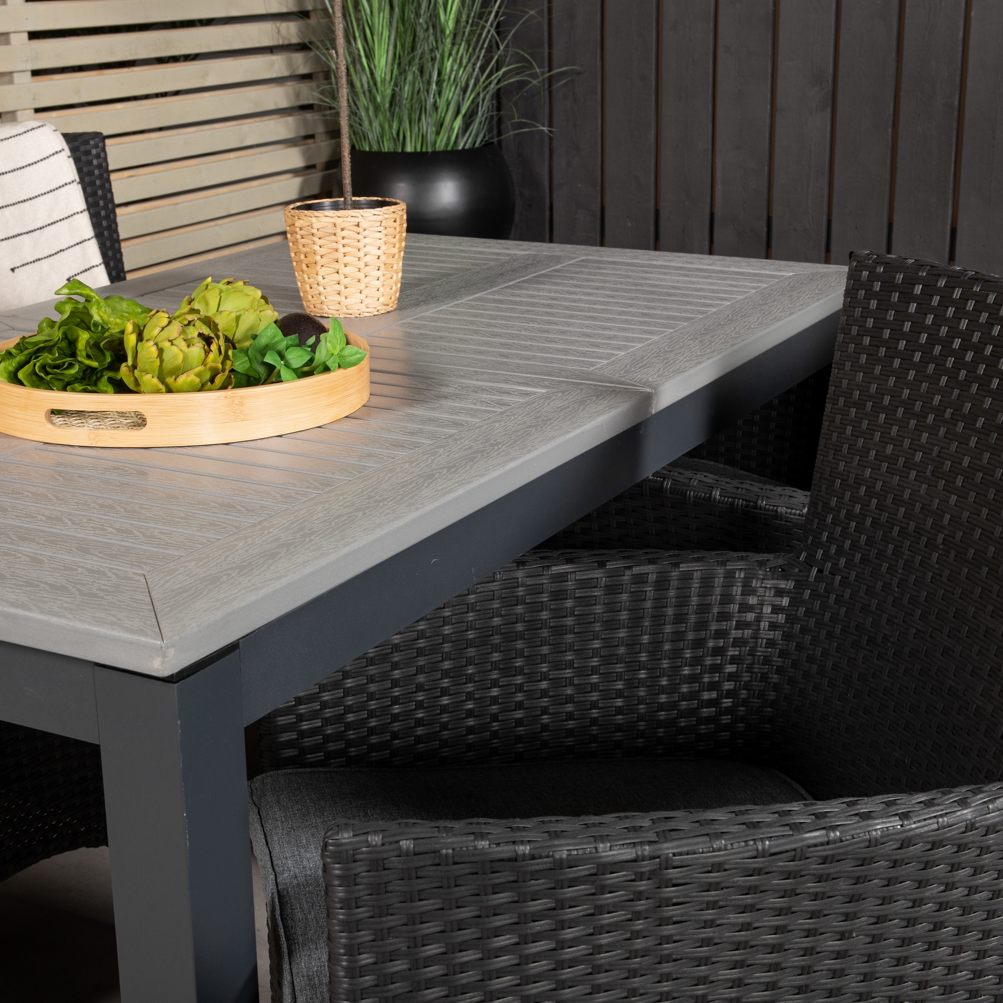 Albany Dining Table 160/240*100 - Svart Alu / Grey Aintwood+ Svart/Grå