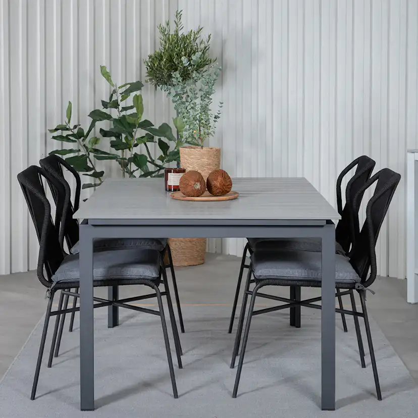 Matgrupp Venture Home Lova med 4 Jefferson Stapelbara Matstolar