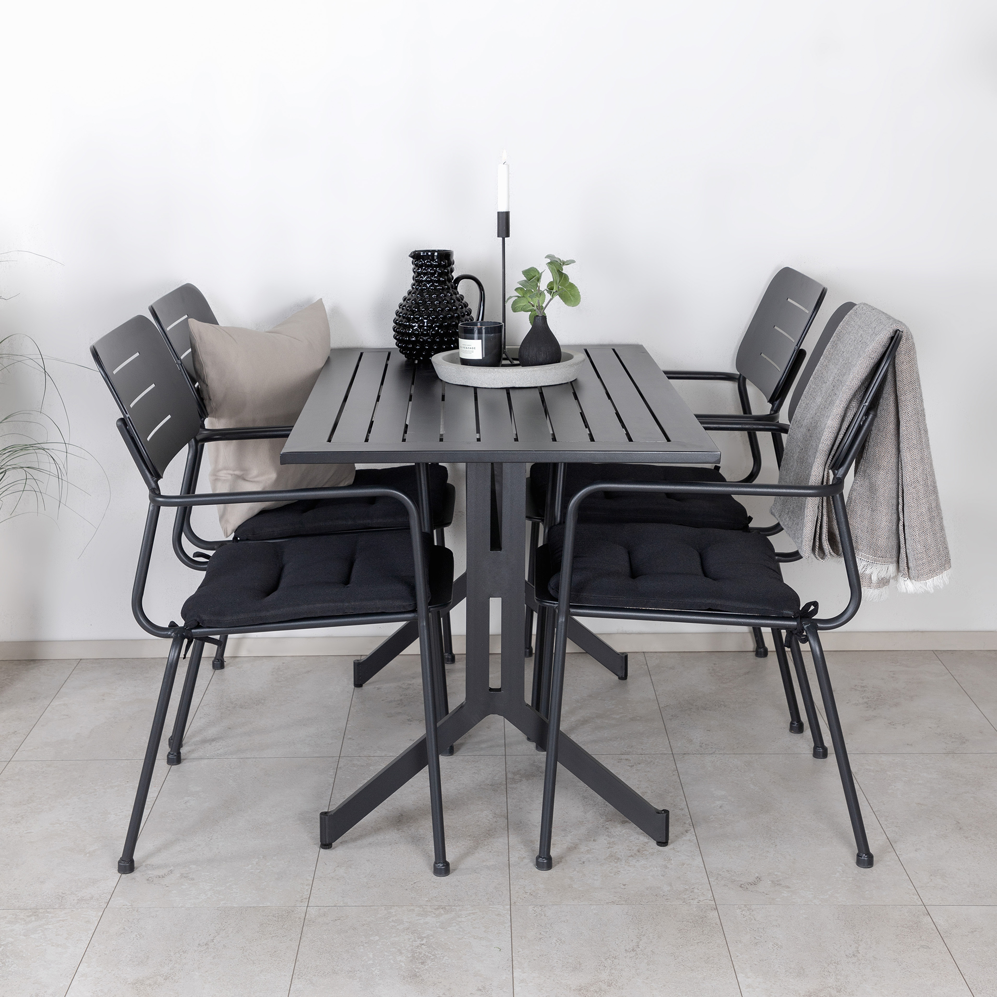 Way - Café Table - Black / Black 120*70cm+Nicke Dining chair Svart