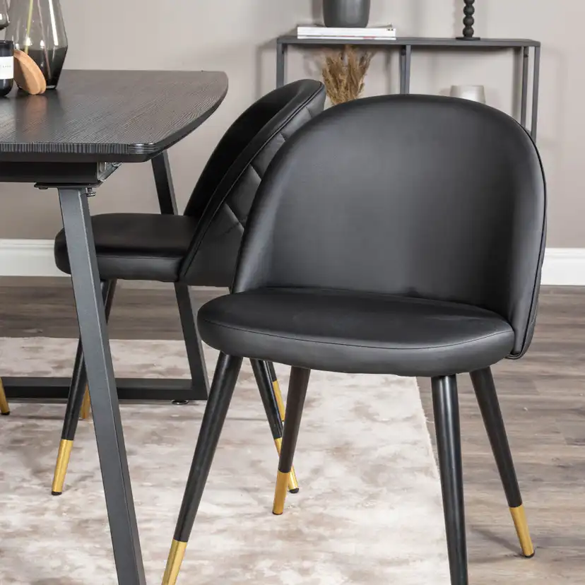 Matgrupp Venture Home Ina med 4 Valentina Stolar Konstläder