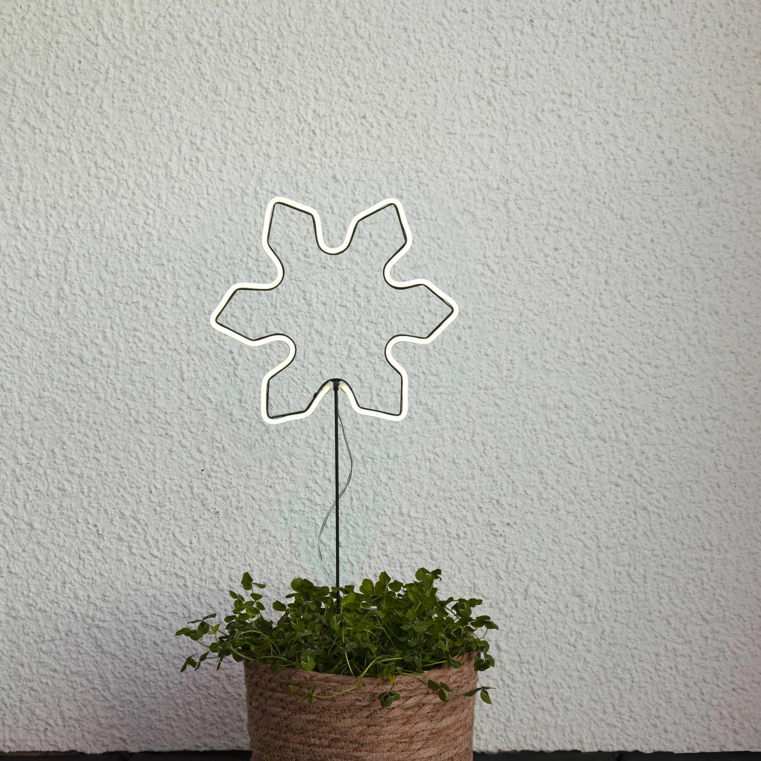 Siluett Star Trading NeonSnowflake Batteridriven Utomhusdekoration LED
