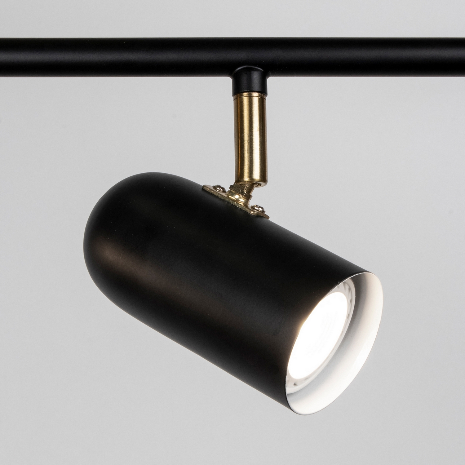 Taklampa Globen Lighting Swan 3 Svart
