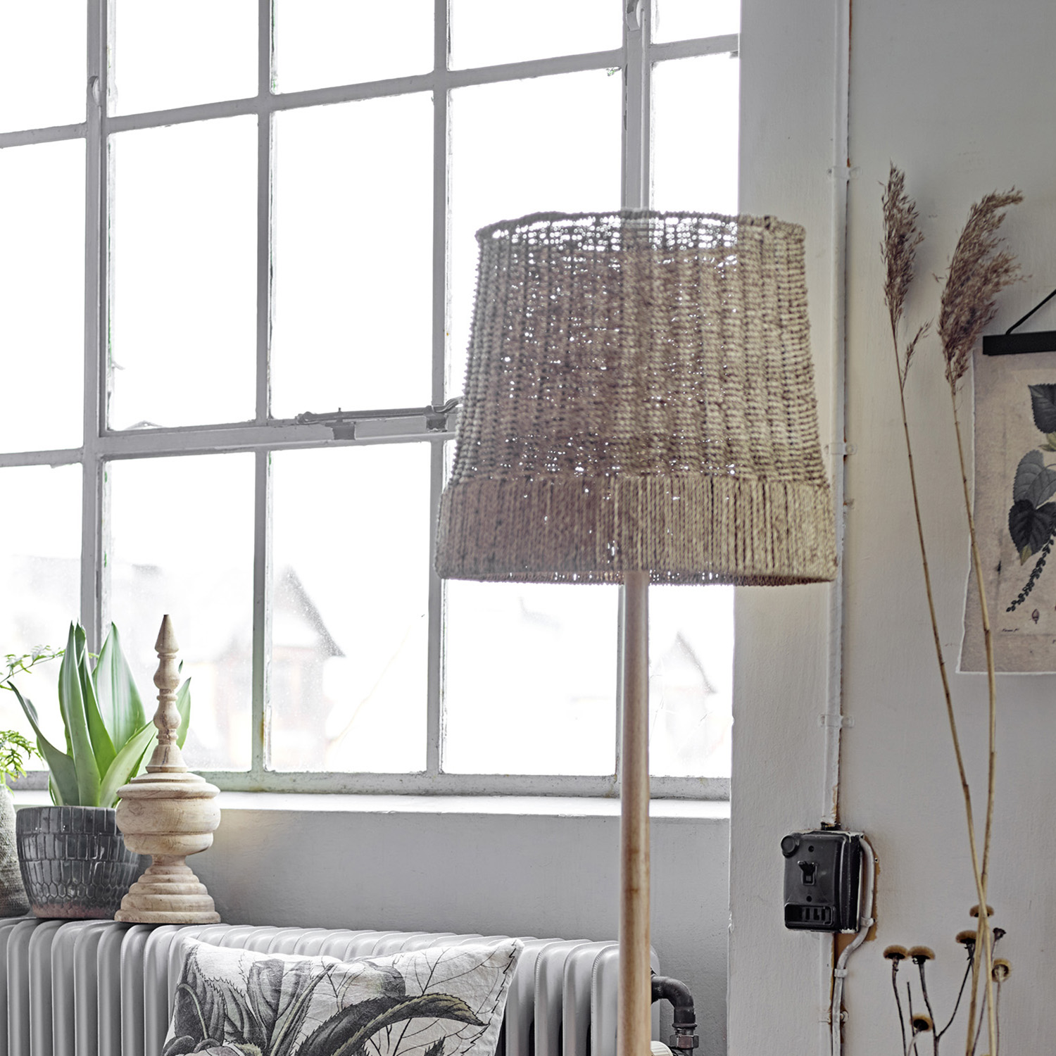 Golvlampa Bloomingville Kakasi