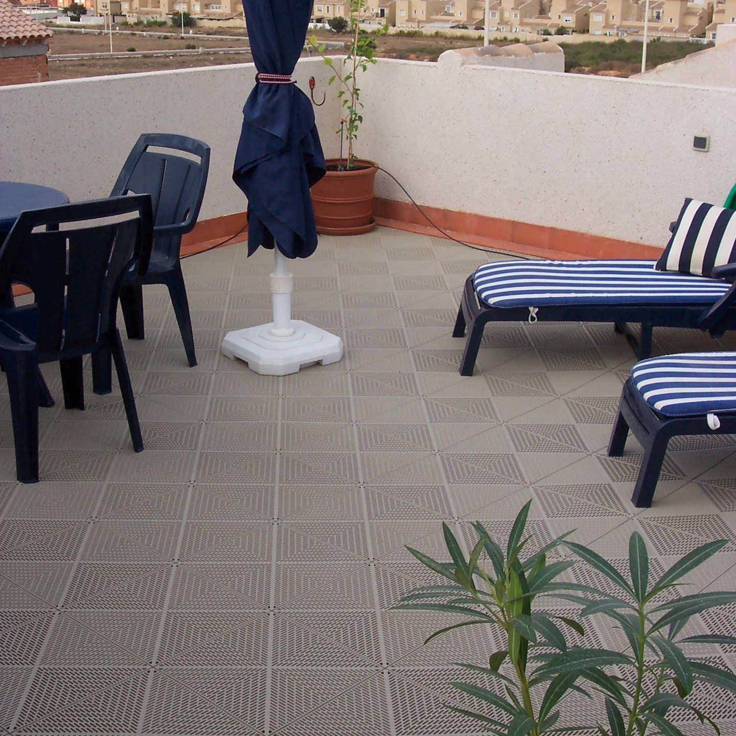 Golvplatta Bergo Unique Cedar Wood Golvtrall i Plast