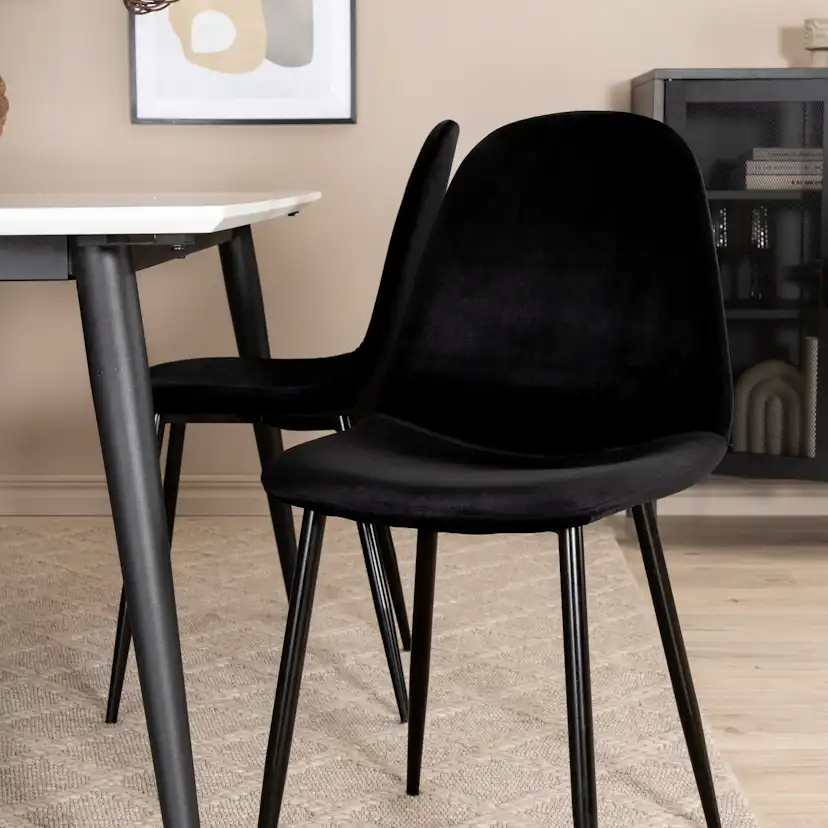 Matgrupp Venture Home Jolie med 4 Pobbie Stolar Metall