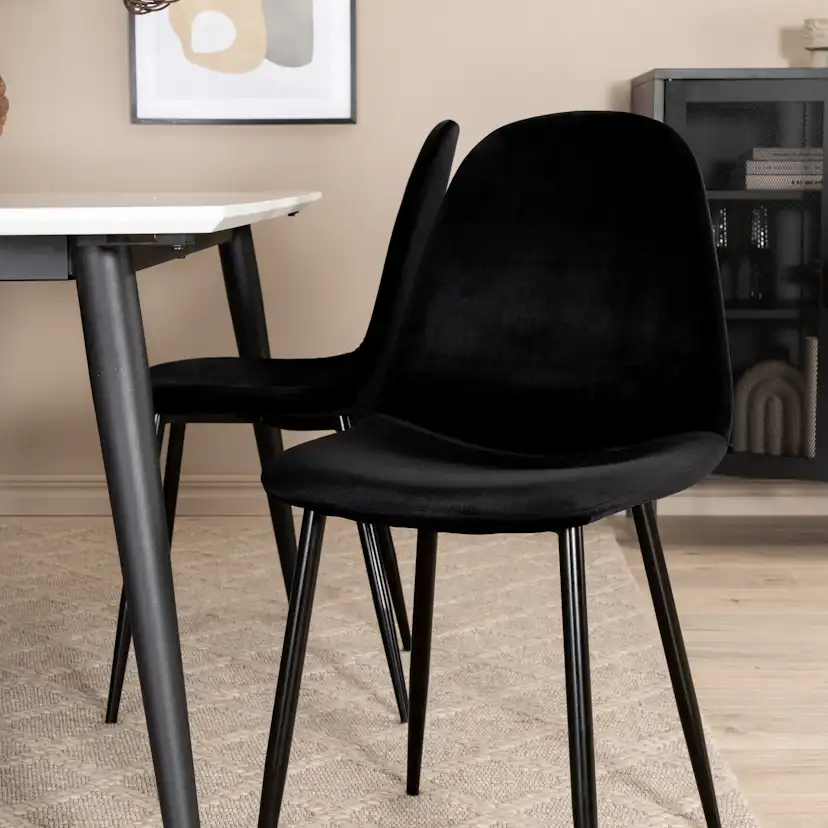 Matgrupp Venture Home Jolie med 4 Pobbie Stolar Metall