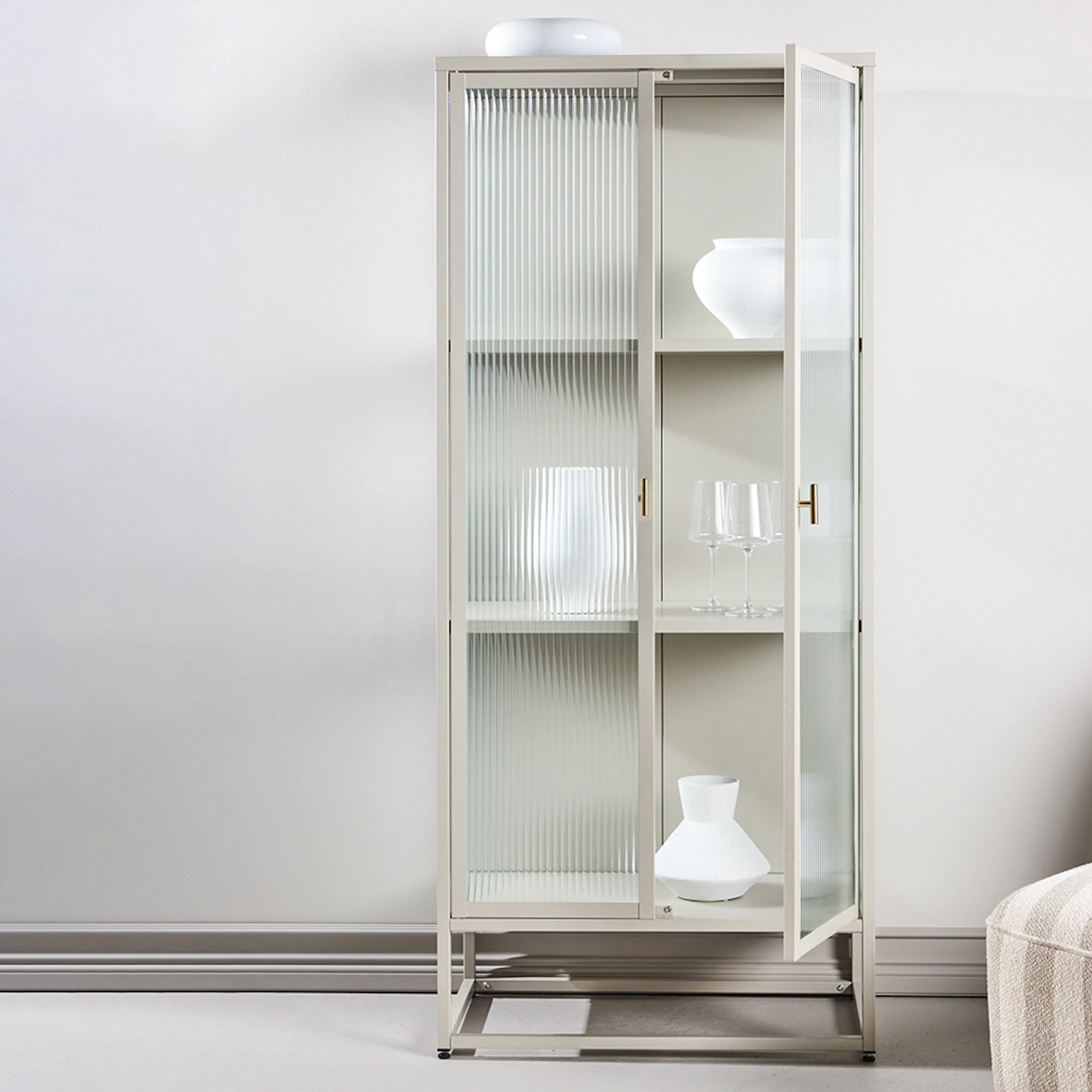 Vitrinskåp Venture Home Garis med Glasdörrar